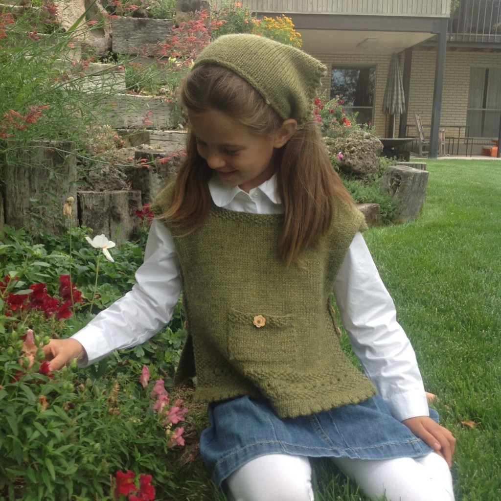 alipyper - siena sitting in the garden
